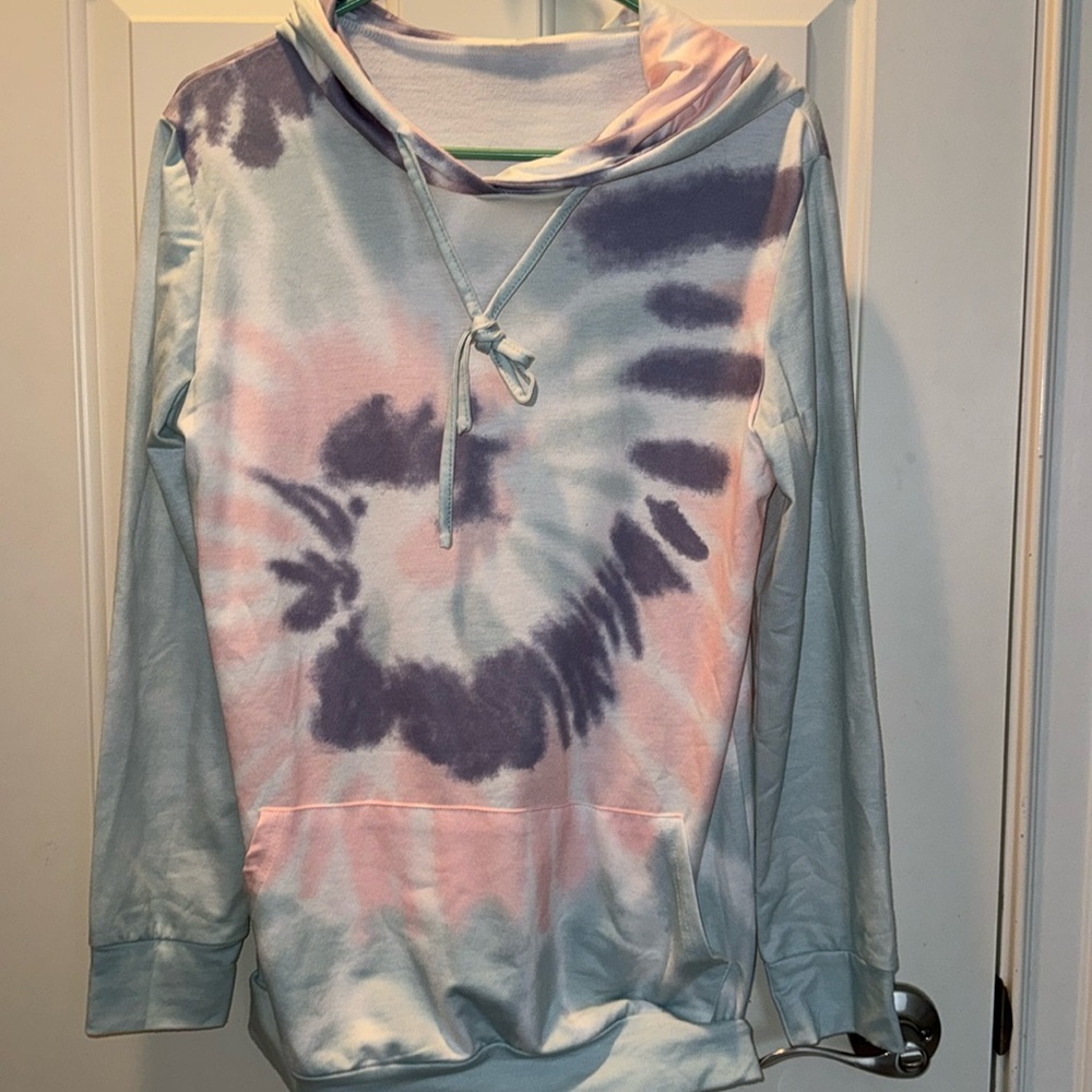 Women’s Small tie dye long sleeve hooded shirt